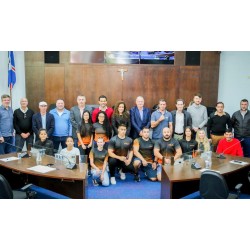 Câmara de Campo Largo derruba veto do prefeito por maioria e aprova reajuste salarial de servidores em regime de urgência